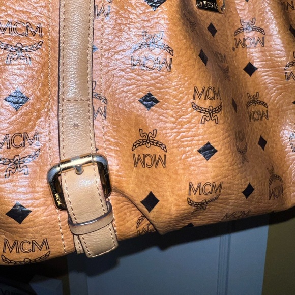 MCM Zip Belt Tote In Cognac Visetos Coated Canvas
Shoulder Bag - Picture 4 of 9